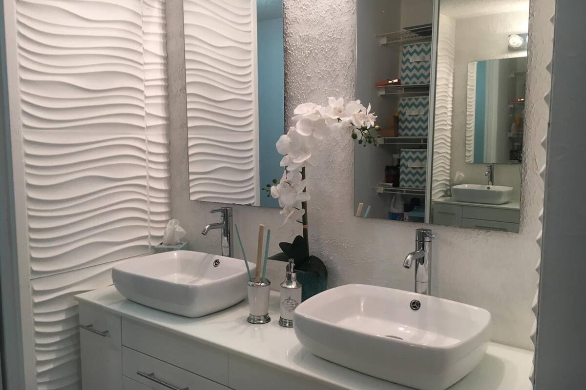 shower, free toiletries, towels