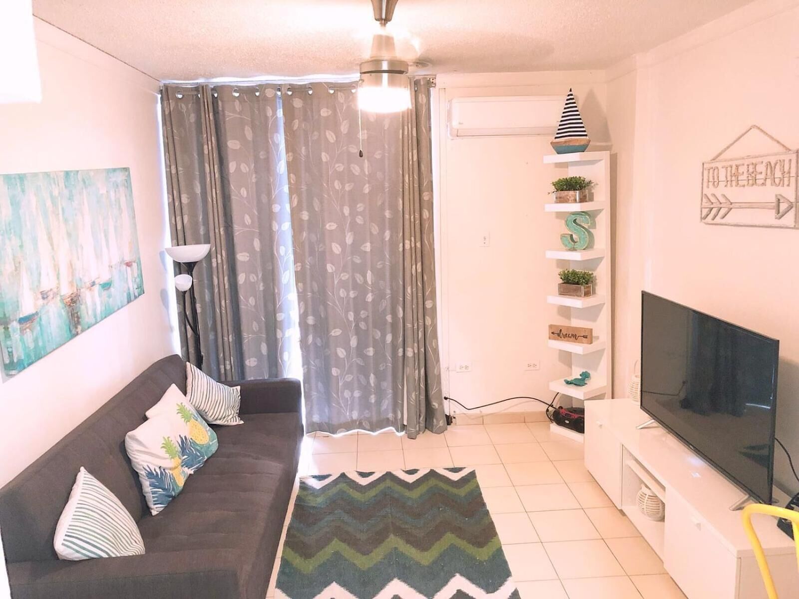 flat-screen tv, netflix