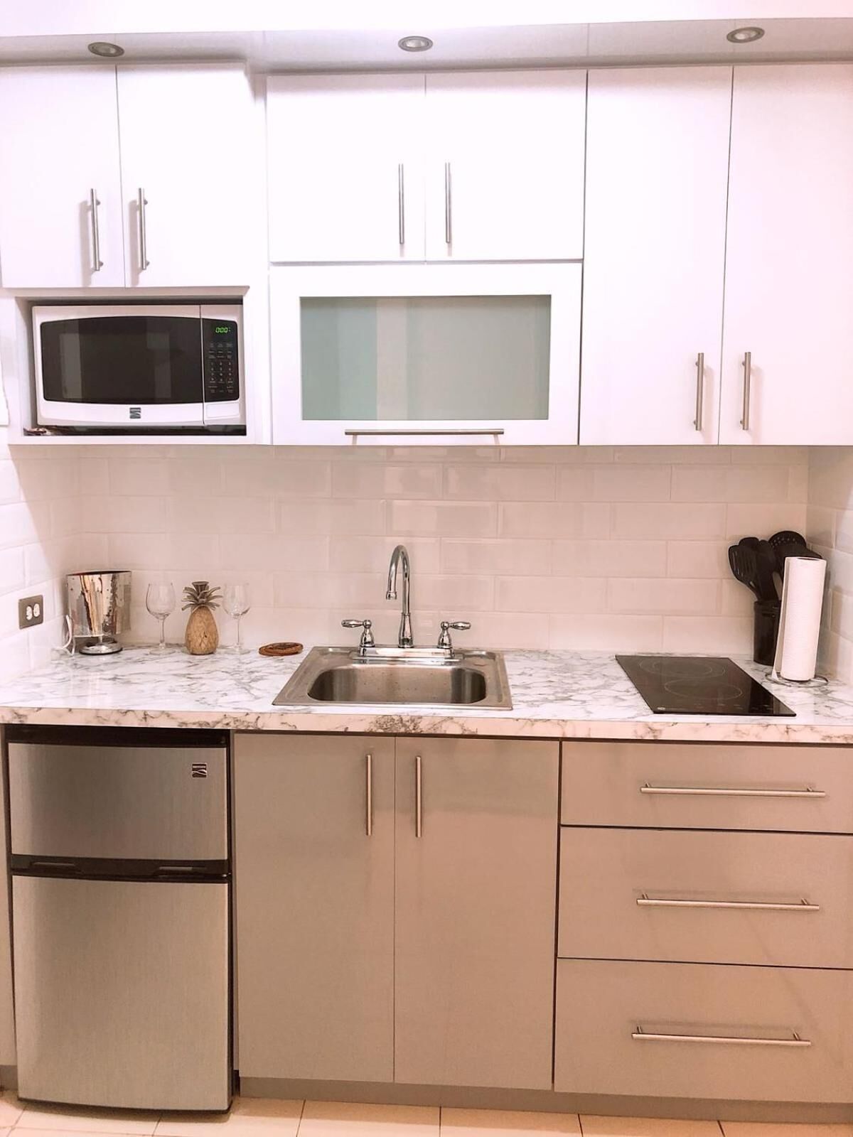 fridge, microwave, stovetop, coffee/tea maker