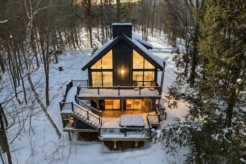 Ski Chalet with Hot Tub on Okemo Mountain