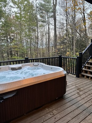 Tina de hidromasaje al aire libre