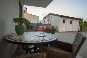 Outdoor dining - City Apartment NeBo, 6 persons (Pula)