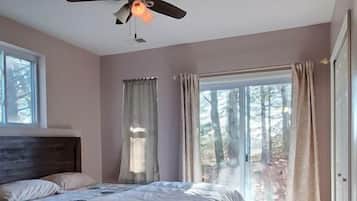 4 bedrooms, iron/ironing board, free WiFi, bed sheets