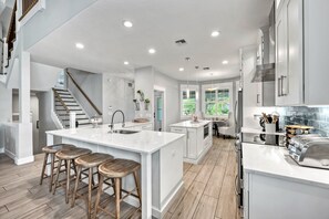 Fridge, microwave, oven, stovetop - Isla Amor | Escape to a Luxury Waterfront Home with Heated Pool & Stunning Views in Siesta Key (Siesta Key)