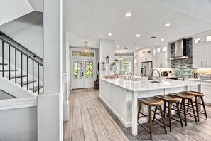 Fridge, microwave, oven, stovetop - Isla Amor | Escape to a Luxury Waterfront Home with Heated Pool & Stunning Views in Siesta Key (Siesta Key)