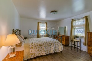 3 bedrooms, iron/ironing board, free WiFi