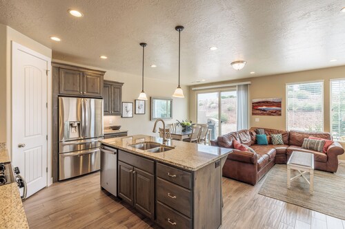Fun 3BR w/ Arcade & Game Room - Near 18th & Pool