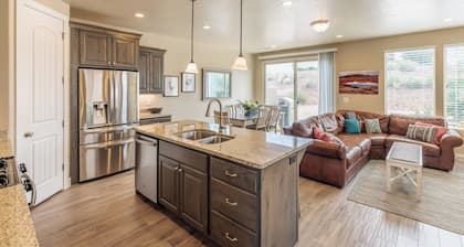 Fun 3BR w/ Arcade & Game Room - Near 18th & Pool