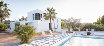 Modern Villa with pool close to IBIZA.