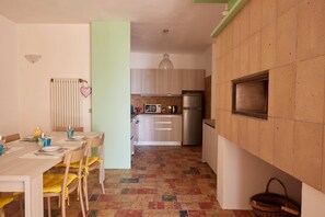 Fridge, microwave, oven, stovetop - Apartment with a panoramic view of Lake Garda (Bardolino (VR))