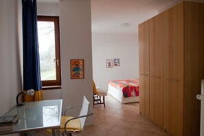 3 bedrooms, iron/ironing board, travel cot, free WiFi