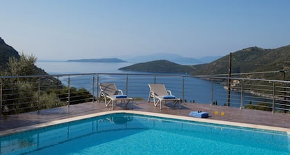 Lujo villa de 6 dormitorios con impresionantes vistas al mar Jónico en Mikros Gialos