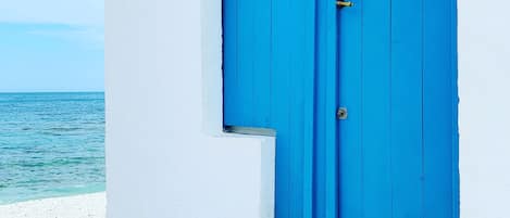 Beach nearby, sun loungers