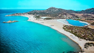 Beach nearby, sun-loungers, beach towels