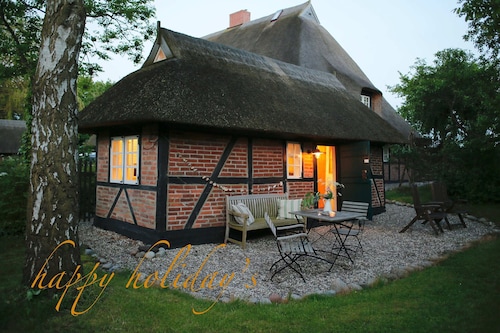 Kl. Reetkate f. 2 pers. / WLAN / sauna / jardin / à quelques minutes de la plage