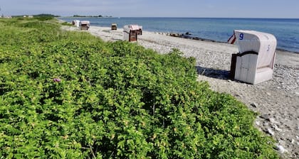 Kl. Reetkate f. 2 pers. / WLAN / sauna / jardín / a pocos minutos de la playa