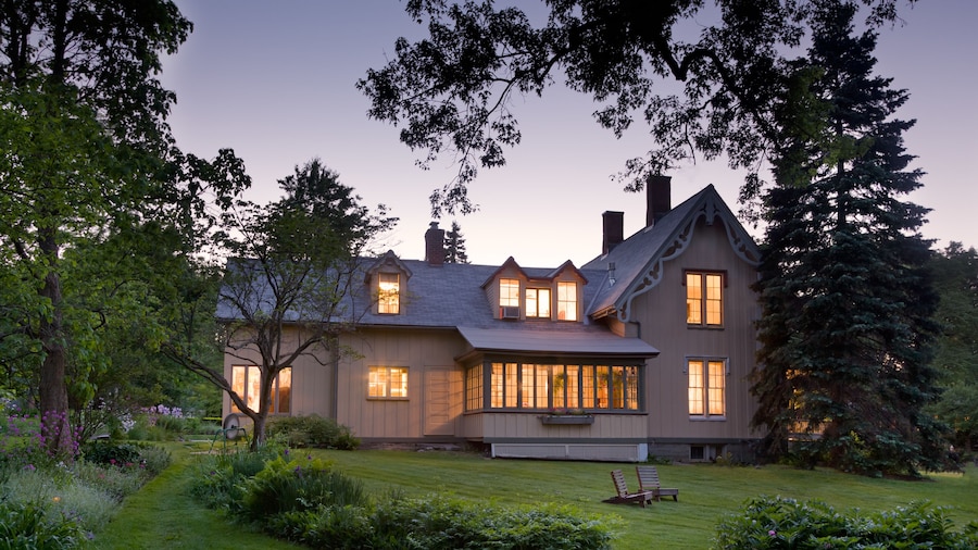 Gothic Eves Inn and Spa Bed and Breakfast