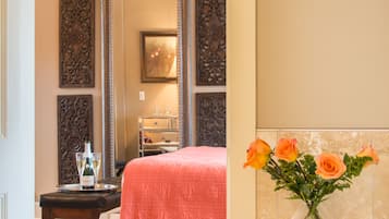Honeymoon Suite, 1 Queen Bed, Non Smoking | 1 bedroom, Egyptian cotton sheets, premium bedding, down duvets