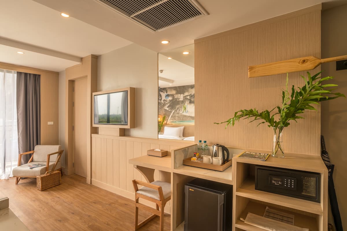 deluxe limestone cliff view | 1 bedroom, desk, soundproofing, iron/ironing board