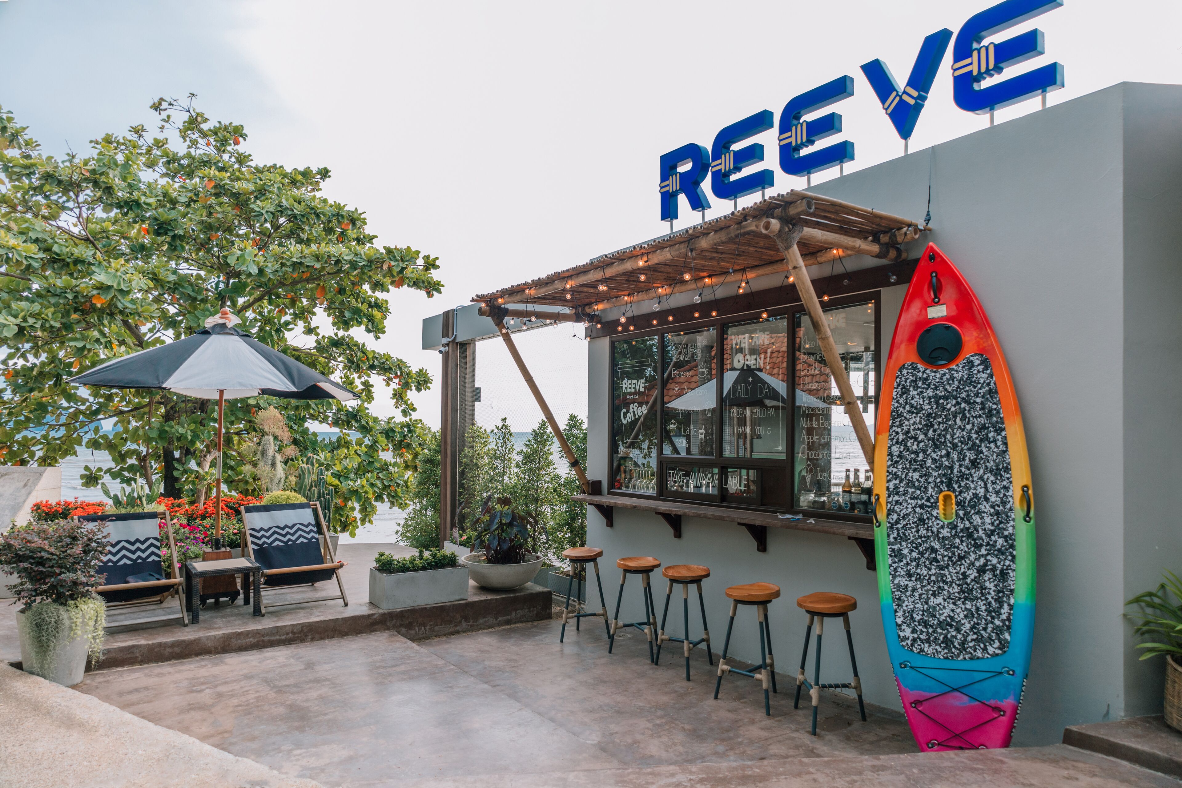 breakfast, lunch and dinner served