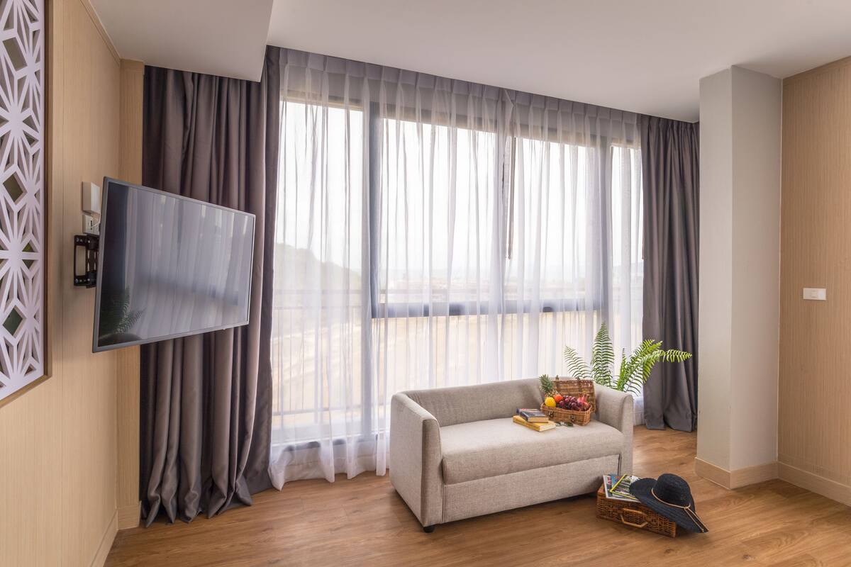 deluxe corner sea view | living area | 43-inch flat-screen tv with cable channels