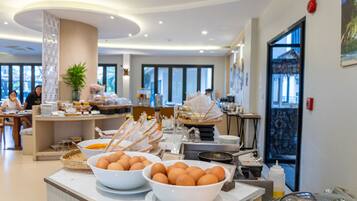 Daily buffet breakfast (THB 450 per person)