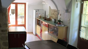 Dining - Large family house - sleeps 10. 4 bedrooms/4 bathrooms in medieval hilltop village (Grane)