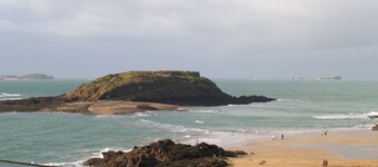 Apartamento en la bahía de Mont Saint Michel con piscina  