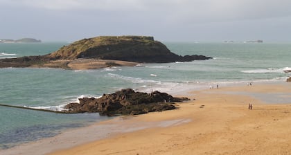 Apartamento en la bahía de Mont Saint Michel con piscina
