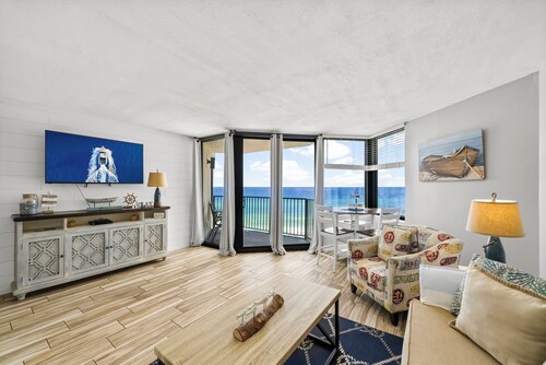 GULF Of MEXICO VIEW....BEACH ACCESS...CONDO ON THE BEACH WITH BALCONY!