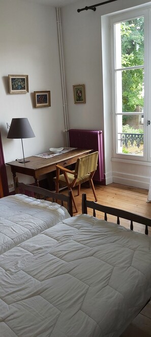 1 chambre, fer et planche à repasser, Wi-Fi gratuit, draps fournis