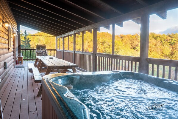 Outdoor spa tub