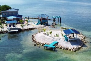 Property grounds - Welcome to Bird Island! (Placencia)