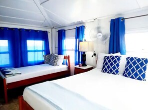 4 bedrooms, in-room safe, desk, travel cot