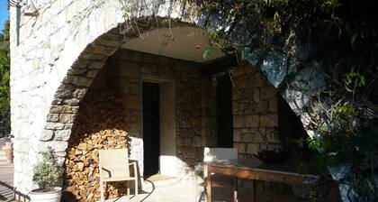 Appartement avec Air-conditionnés ds villa,  avec parking privé fermé devant