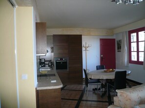 Dining - Air-conditioned apartment in villa, with closed private parking in front (Nice)