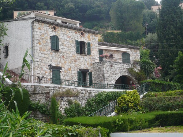 Exterior - Air-conditioned apartment in villa, with closed private parking in front (Nice)