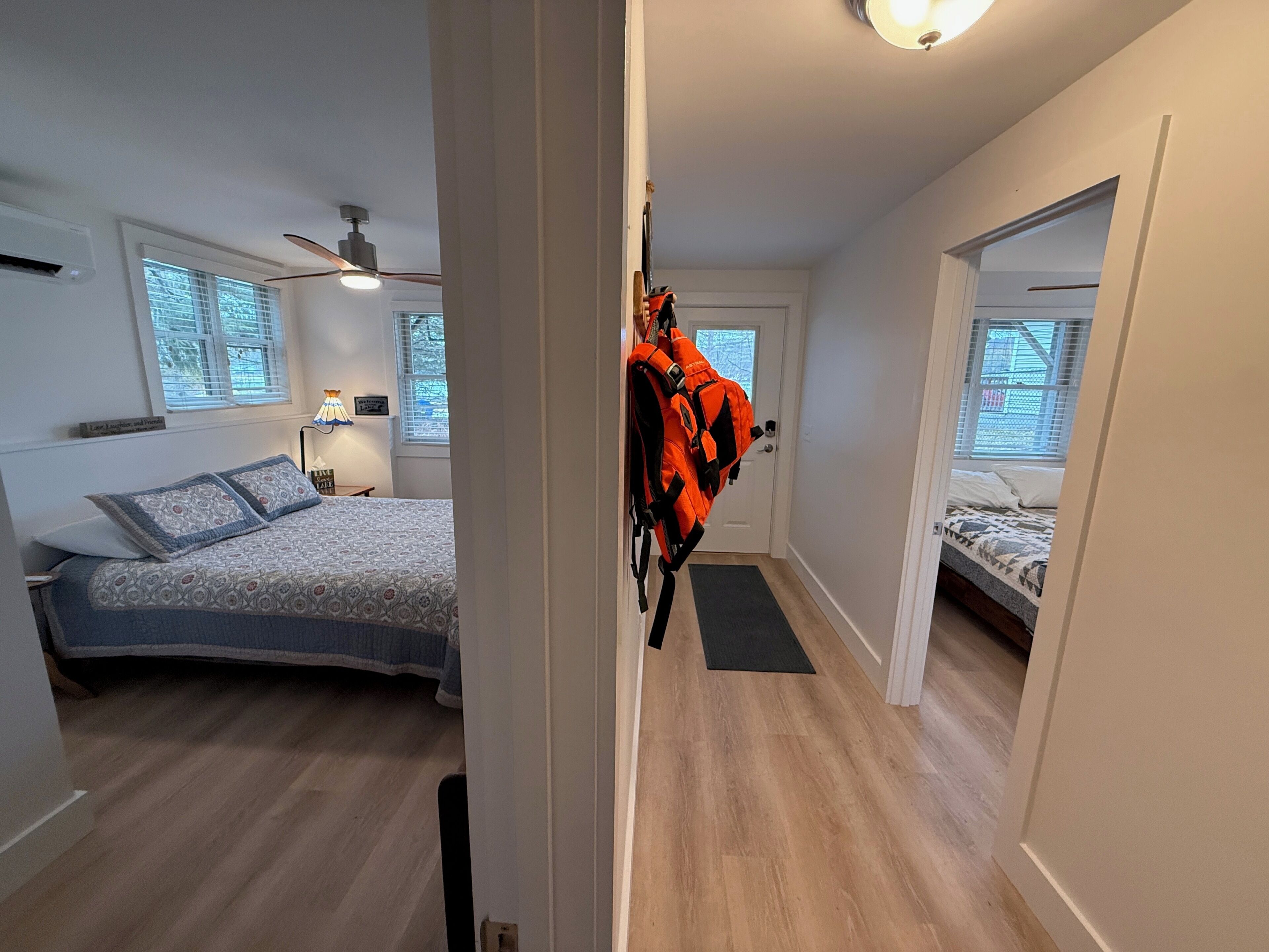 2 slaapkamers, een strijkplank/strijkijzer, reisbedje, gratis wifi