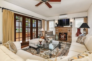 Smart-TV, Kamin, DVD-Player, Videothek