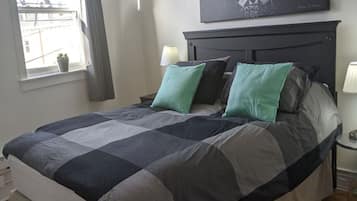 1 dormitorio, tabla de planchar con plancha, wifi y ropa de cama