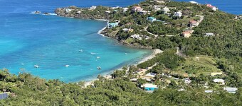 Playcation in Paradise villa with endless water view