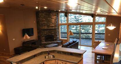 Lake Tahoe Vacation House close to beach, Skiing, tubing Heated Pool and Hot Tub