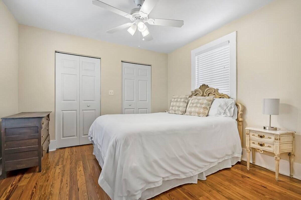 Photo 10 of Downtown dog-friendly 4 bedroom house, walk everywhere, free parking