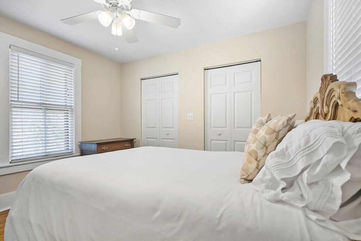 Photo 9 of Downtown dog-friendly 4 bedroom house, walk everywhere, free parking