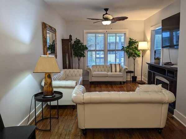 TV - Downtown dog-friendly 4 bedroom house, walk everywhere, free parking (St Augustine)