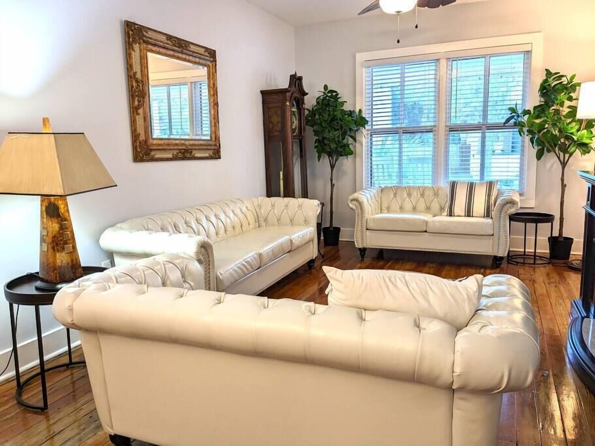 Photo 28 of Downtown dog-friendly 4 bedroom house, walk everywhere, free parking