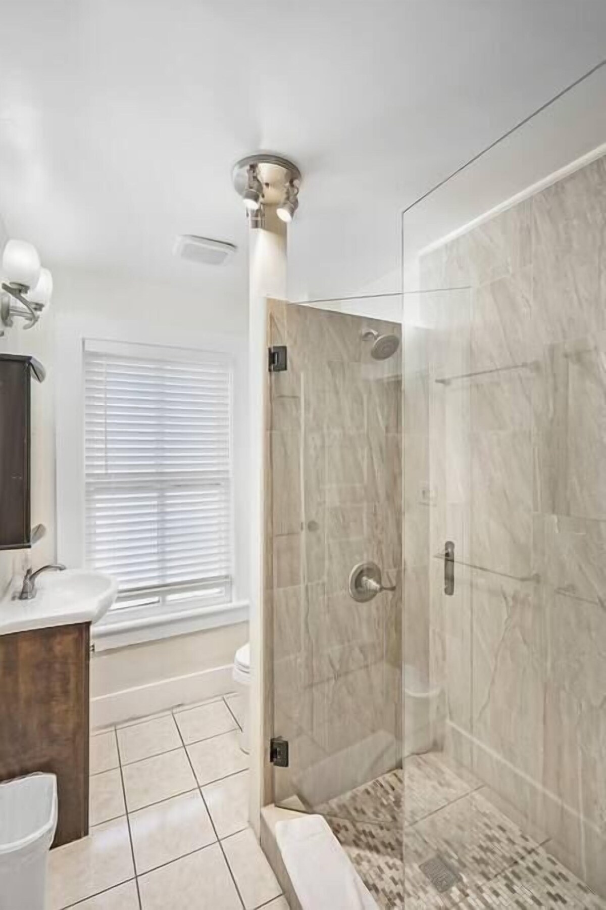 Photo 7 of Downtown dog-friendly 4 bedroom house, walk everywhere, free parking