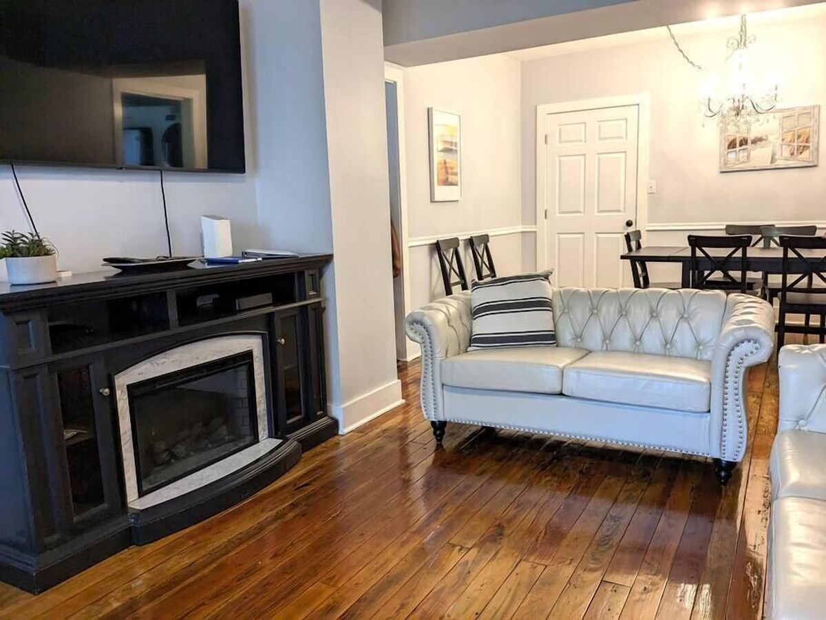 Photo 30 of Downtown dog-friendly 4 bedroom house, walk everywhere, free parking