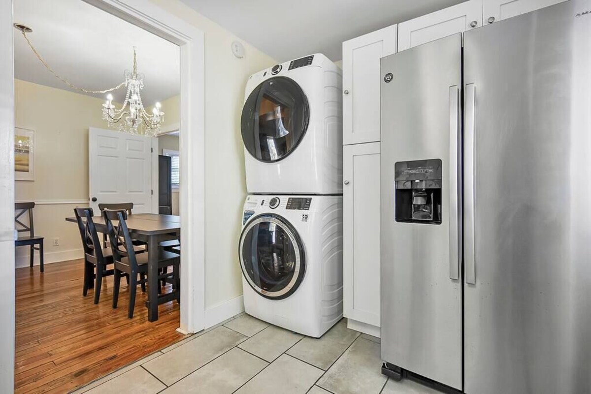 Photo 14 of Downtown dog-friendly 4 bedroom house, walk everywhere, free parking