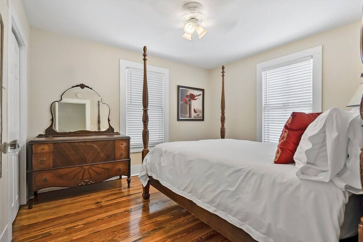 Photo 20 of Downtown dog-friendly 4 bedroom house, walk everywhere, free parking
